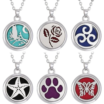 Collar difusor de aromaterapia en acero inoxidable con diseños variados y coloridos, ideal como regalo.